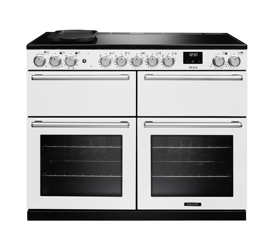 Weißer Falcon Nexus 110 Range Cooker mit Induktionskochfeld, zwei Backöfen mit Sichtfenster, separatem Grill und Warmhaltefach – leistungsstarker Premium-Herd für große Küchen