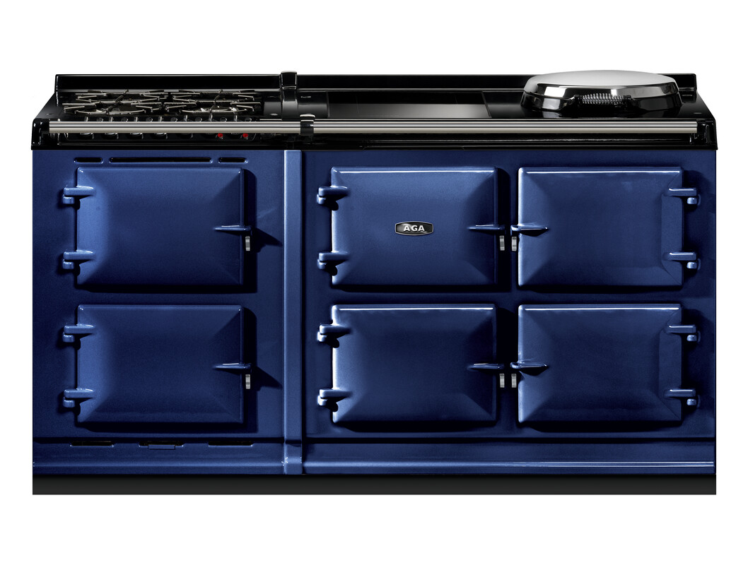 Blauer AGA Standherd mit sechs Backofen- und Warmhaltefächern sowie Gas-Kochfeldern, ideal für große Küchen und Hobbyköche