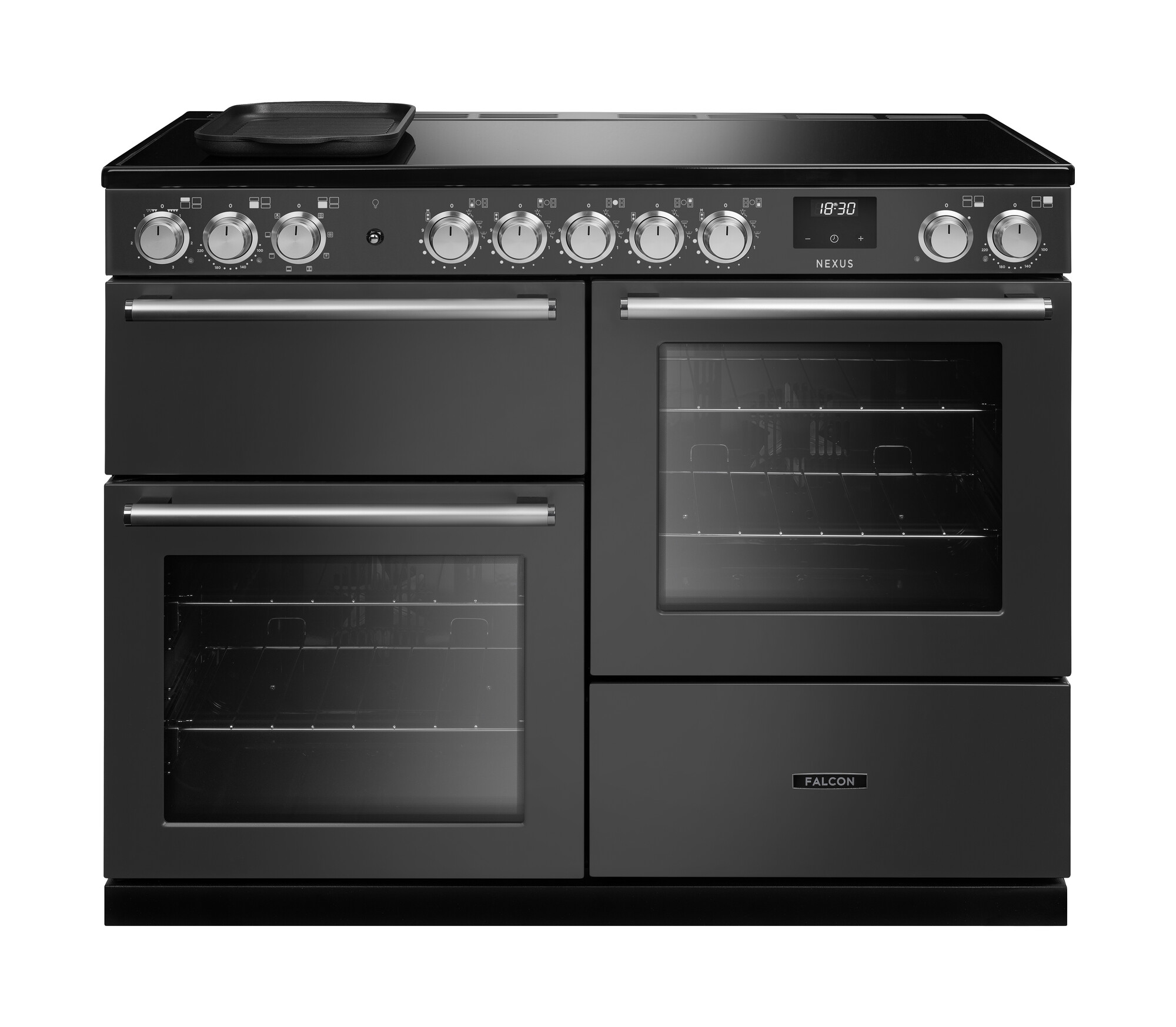 Schwarzer Falcon Nexus Range Cooker mit Induktionskochfeld, zwei Backöfen, separatem Grill und Schublade; breiter Standherd mit Drehreglern und Digitaluhr für leistungsstarkes, energieeffizientes Kochen in der Küche.
