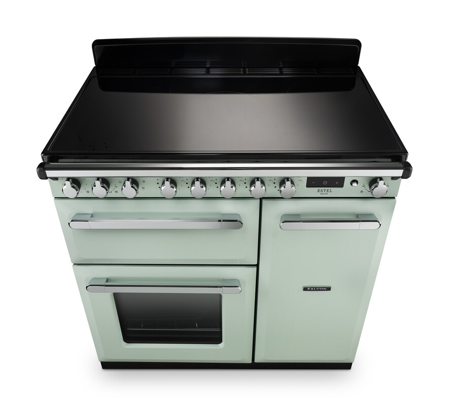 Retro-Standherd von Falcon in Pastellgrün mit Glaskeramikkochfeld, zwei Backofentüren und mehreren Bedienelementen
