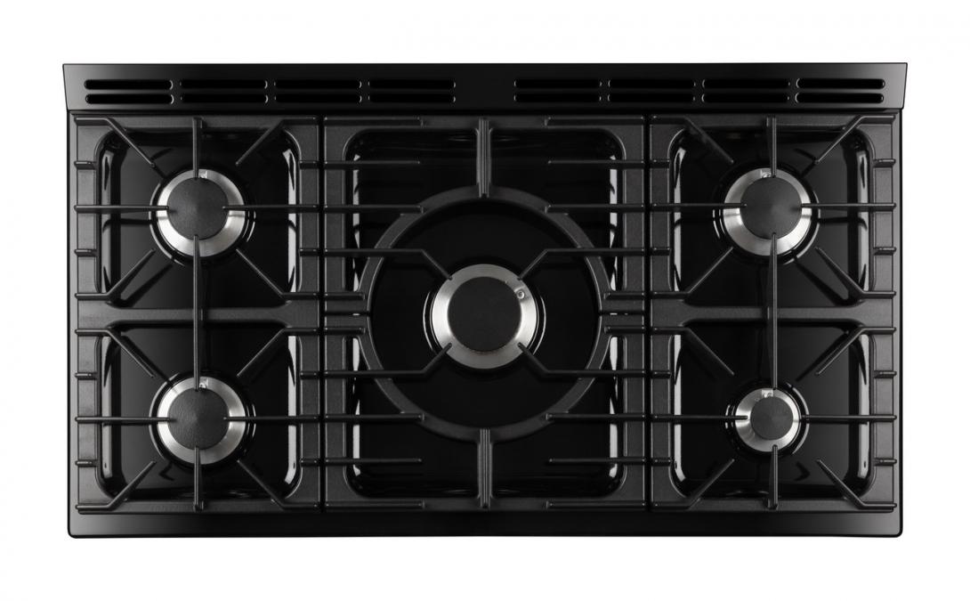 Schwarzes Gaskochfeld mit fünf Brennern und stabilen gusseisernen Topfträgern, Ansicht von oben.